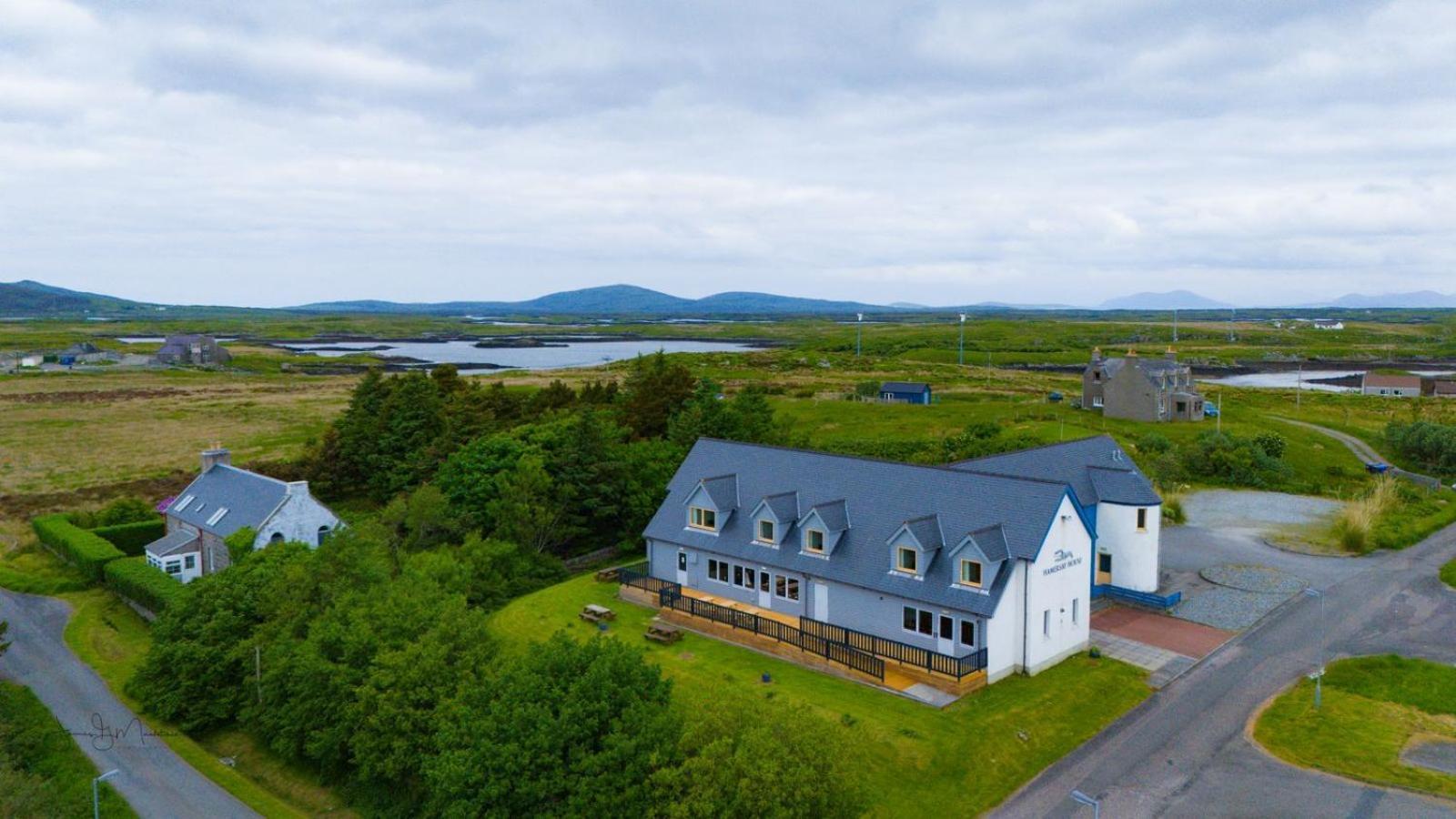 Hamersay Hotel Lochmaddy Exterior photo